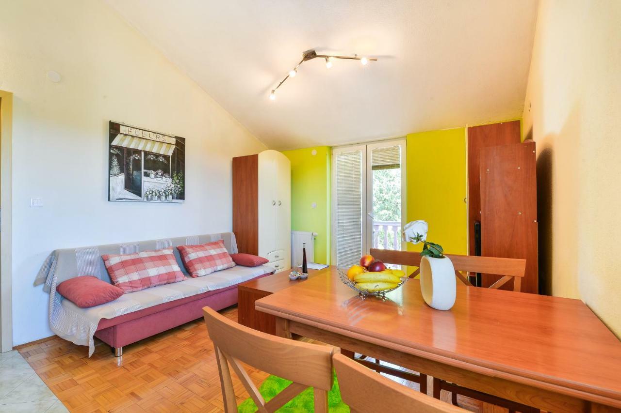 Crno Apartment