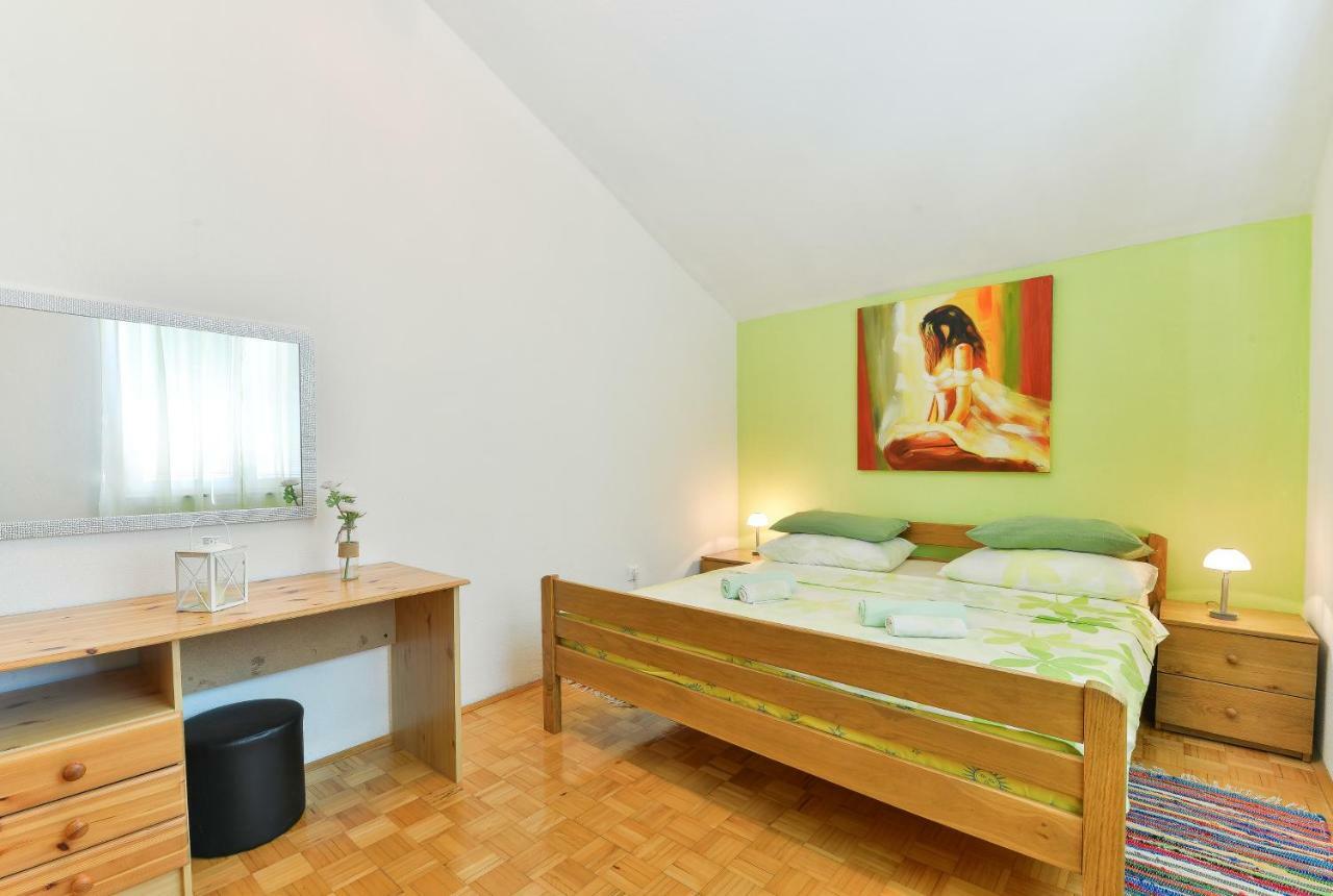 Apartment Crno *