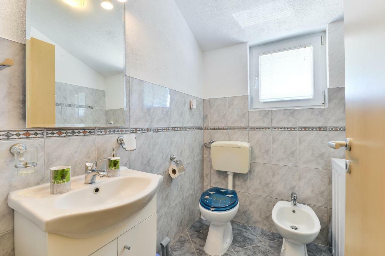 Crno Apartment *