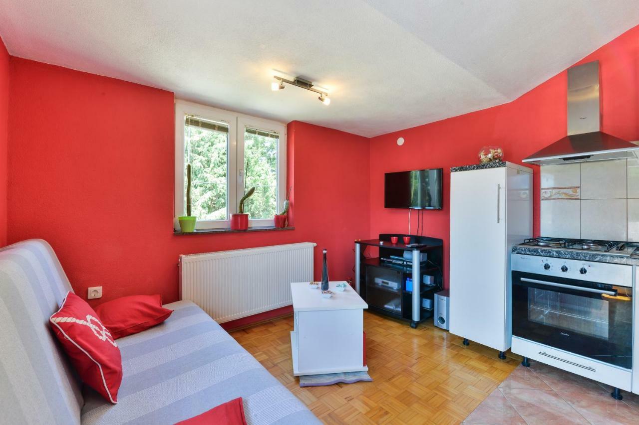 Apartment Crno *