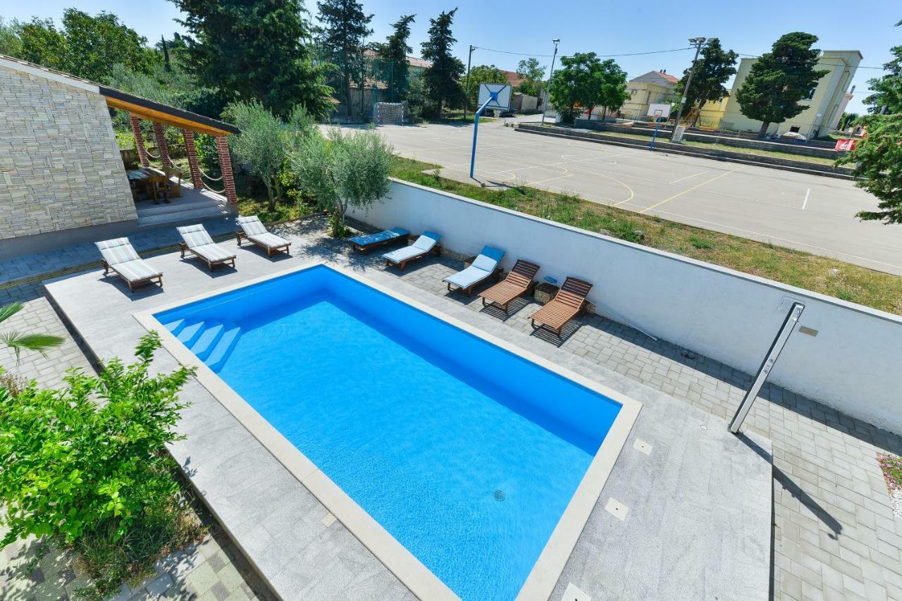 Apartman Crno